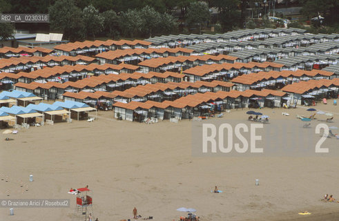 Caption: Localizzazione:..VENEZIA / ISOLA DEL LIDO/ VEDUTA AEREA..Oggetto:..Soggetto:..SPIAGGIA..Cronologia: ....Definizione Culturale:..   Autore:....   Stile:....   Editori/Stampatori:..   Committenza:..Materia e Tecnica:....Collocazione:..Note:..LIDO..Riproduzione Fotografica:..Copyright:..Graziano Arici/Rosebud2 .Data:..2001..Costo:..A
