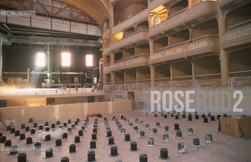 Nome: ..RESTAURO DEL TEATRO MALIBRAN..Descrizione: ..SALA AFFRESCHI E DECORAZIONI A STUCCO..Credit: ..Graziano Arici/Rosebud2 .Costo: ..A..Nazione: ....Città: ..VENEZIA..VENICE..Data: ..13/04/01