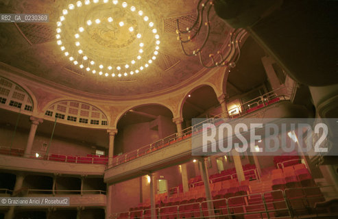 Nome: ..RESTAURO DEL TEATRO MALIBRAN..Descrizione: ..SALA AFFRESCHI E DECORAZIONI A STUCCO..Credit: ..Graziano Arici/Rosebud2 .Costo: ..A..Nazione: ....Città: ..VENEZIA..VENICE..Data: ..08/05/01