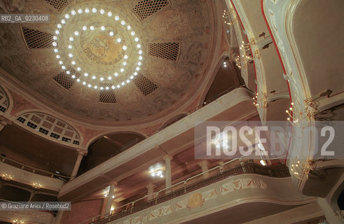 Nome: ..RESTAURO DEL TEATRO MALIBRAN..Descrizione: ..SALA PALCHI SOFFITTO AFFRESCHI STUCCHI..Credit: ..Graziano Arici/Rosebud2 .Costo: ..A..Nazione: ....Città: ..VENEZIA..VENICE..Data: ..12/05/01