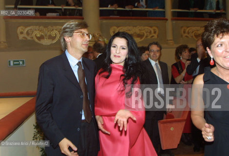 VENEZIA - 23/05/01 - INAUGURAZIONE DEL TEATRO MALIBRAN: VITTORIO SGARBI CON LA SOPRANO ANGELA GHEORGHIU - ©Graziano Arici/Rosebud2