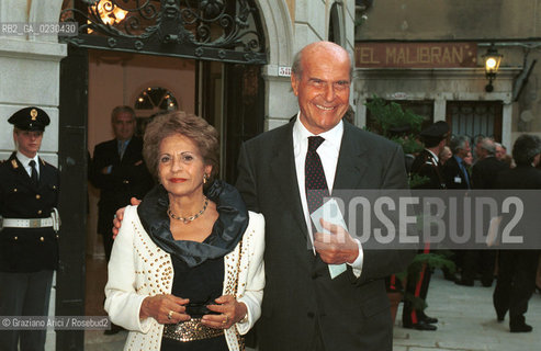 VENEZIA - 23/05/01 - INAUGURAZIONE DEL TEATRO MALIBRAN: UMBERTO VERONESI CON LA MOGLIE  - ©Graziano Arici/Rosebud2