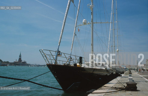 Caption: Localizzazione:..VENEZIA / CASTELLO..Oggetto:..Soggetto:..YACHT / RIVA SETTE MARTIRI / NAVE / BARCA A VELA..Cronologia: ....Definizione Culturale:..   Autore: ..   Stile:..   Editori/Stampatori:..   Committenza:..Materia e Tecnica:..Collocazione:..Note:..BARCHE E CANALI..Riproduzione Fotografica:..Graziano Arici/Rosebud2 .Copyright:..Graziano Arici/Rosebud2 .Data:..2001..Costo:..A