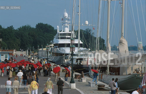 Caption: Localizzazione:..VENEZIA / CASTELLO..Oggetto:..Soggetto:..YACHT / RIVA SETTE MARTIRI / NAVE / BARCA A VELA..Cronologia: ....Definizione Culturale:..   Autore: ..   Stile:..   Editori/Stampatori:..   Committenza:..Materia e Tecnica:..Collocazione:..Note:..BARCHE E CANALI..Riproduzione Fotografica:..Graziano Arici/Rosebud2 .Copyright:..Graziano Arici/Rosebud2 .Data:..2001..Costo:..A