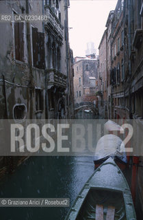 Localizzazione:..VENEZIA / S. MARCO..Oggetto:..Soggetto:..CANALE NEVE BARCHE..Cronologia: ....Definizione Culturale:..   Autore:....   Stile:..   Editori/Stampatori:..   Committenza:..Materia e Tecnica:....Collocazione:..Note:..INVERNO..Riproduzione Fotografica:..Copyright:..Graziano Arici/Rosebud2 .Data:..2001..Costo:..A