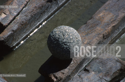 Nome:..BARENA SITO DI SAN MARCO IN BOCCALAMA....Localizzazione:..VENEZIA /  LAGUNA SUD..VENICE /  THE SOUTH LAGOON..Soggetto:..RICERCHE SUBACQUEEE / IDRA / CONSORZIO VENEZIA NUOVA / LAVORI DI RILEVAZIONE E MESSA IN ASCIUTTO DELLAREA DELLANTICA ISOLA E  DELLE DUE IMBARCAZIONI / GALEA / RASCONA / ARCHEOLOGIA..Cronologia:..1300 / XIV SECOLO....Autore:......Stile:......Editori Stampatori:......Committenza:......Materia e Tecnica:......Collocazione:......Note:....Riproduzione Fotografica:..Graziano Arici/Rosebud2 ...Copyright:..Graziano Arici / rosebud2/....Data:..2001....Costo:..A....Key:..ISOLE ABBANDONATE..UNINHABITED ISLANDS