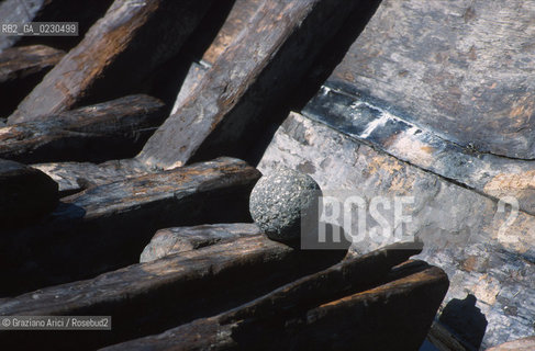 Nome:..BARENA SITO DI SAN MARCO IN BOCCALAMA....Localizzazione:..VENEZIA /  LAGUNA SUD..VENICE /  THE SOUTH LAGOON..Soggetto:..RICERCHE SUBACQUEEE / IDRA / CONSORZIO VENEZIA NUOVA / LAVORI DI RILEVAZIONE E MESSA IN ASCIUTTO DELLAREA DELLANTICA ISOLA E  DELLE DUE IMBARCAZIONI / GALEA / RASCONA / ARCHEOLOGIA..Cronologia:..1300 / XIV SECOLO....Autore:......Stile:......Editori Stampatori:......Committenza:......Materia e Tecnica:......Collocazione:......Note:....Riproduzione Fotografica:..Graziano Arici/Rosebud2 ...Copyright:..Graziano Arici / rosebud2/....Data:..2001....Costo:..A....Key:..ISOLE ABBANDONATE..UNINHABITED ISLANDS
