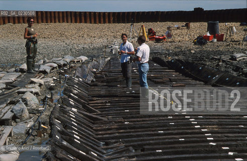 Nome:..BARENA SITO DI SAN MARCO IN BOCCALAMA....Localizzazione:..VENEZIA /  LAGUNA SUD..VENICE /  THE SOUTH LAGOON..Soggetto:..RICERCHE SUBACQUEEE / IDRA / CONSORZIO VENEZIA NUOVA / LAVORI DI RILEVAZIONE E MESSA IN ASCIUTTO DELLAREA DELLANTICA ISOLA E  DELLE DUE IMBARCAZIONI / GALEA / RASCONA / ARCHEOLOGIA..Cronologia:..1300 / XIV SECOLO....Autore:......Stile:......Editori Stampatori:......Committenza:......Materia e Tecnica:......Collocazione:......Note:....Riproduzione Fotografica:..Graziano Arici/Rosebud2 ...Copyright:..Graziano Arici / rosebud2/....Data:..2001....Costo:..A....Key:..ISOLE ABBANDONATE..UNINHABITED ISLANDS