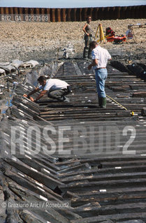 Nome:..BARENA SITO DI SAN MARCO IN BOCCALAMA....Localizzazione:..VENEZIA /  LAGUNA SUD..VENICE /  THE SOUTH LAGOON..Soggetto:..RICERCHE SUBACQUEEE / IDRA / CONSORZIO VENEZIA NUOVA / LAVORI DI RILEVAZIONE E MESSA IN ASCIUTTO DELLAREA DELLANTICA ISOLA E  DELLE DUE IMBARCAZIONI / GALEA / RASCONA / ARCHEOLOGIA..Cronologia:..1300 / XIV SECOLO....Autore:......Stile:......Editori Stampatori:......Committenza:......Materia e Tecnica:......Collocazione:......Note:....Riproduzione Fotografica:..Graziano Arici/Rosebud2 ...Copyright:..Graziano Arici / rosebud2/....Data:..2001....Costo:..A....Key:..ISOLE ABBANDONATE..UNINHABITED ISLANDS