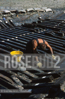 Nome:..BARENA SITO DI SAN MARCO IN BOCCALAMA....Localizzazione:..VENEZIA /  LAGUNA SUD..VENICE /  THE SOUTH LAGOON..Soggetto:..RICERCHE SUBACQUEEE / IDRA / CONSORZIO VENEZIA NUOVA / LAVORI DI RILEVAZIONE E MESSA IN ASCIUTTO DELLAREA DELLANTICA ISOLA E  DELLE DUE IMBARCAZIONI / GALEA / RASCONA / ARCHEOLOGIA..Cronologia:..1300 / XIV SECOLO....Autore:......Stile:......Editori Stampatori:......Committenza:......Materia e Tecnica:......Collocazione:......Note:....Riproduzione Fotografica:..Graziano Arici/Rosebud2 ...Copyright:..Graziano Arici / rosebud2/....Data:..2001....Costo:..A....Key:..ISOLE ABBANDONATE..UNINHABITED ISLANDS