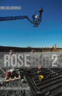 Nome:..BARENA SITO DI SAN MARCO IN BOCCALAMA....Localizzazione:..VENEZIA /  LAGUNA SUD..VENICE /  THE SOUTH LAGOON..Soggetto:..RICERCHE SUBACQUEEE / IDRA / CONSORZIO VENEZIA NUOVA / LAVORI DI RILEVAZIONE E MESSA IN ASCIUTTO DELLAREA DELLANTICA ISOLA E  DELLE DUE IMBARCAZIONI / GALEA / RASCONA / ARCHEOLOGIA..Cronologia:..1300 / XIV SECOLO....Autore:......Stile:......Editori Stampatori:......Committenza:......Materia e Tecnica:......Collocazione:......Note:....Riproduzione Fotografica:..Graziano Arici/Rosebud2 ...Copyright:..Graziano Arici / rosebud2/....Data:..2001....Costo:..A....Key:..ISOLE ABBANDONATE..UNINHABITED ISLANDS