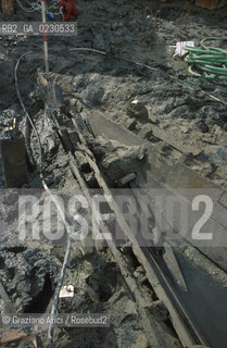 Nome:..BARENA SITO DI SAN MARCO IN BOCCALAMA....Localizzazione:..VENEZIA /  LAGUNA SUD..VENICE /  THE SOUTH LAGOON..Soggetto:..RICERCHE SUBACQUEEE / IDRA / CONSORZIO VENEZIA NUOVA / LAVORI DI RILEVAZIONE E MESSA IN ASCIUTTO DELLAREA DELLANTICA ISOLA E  DELLE DUE IMBARCAZIONI / GALEA / RASCONA / ARCHEOLOGIA..Cronologia:..1300 / XIV SECOLO....Autore:......Stile:......Editori Stampatori:......Committenza:......Materia e Tecnica:......Collocazione:......Note:....Riproduzione Fotografica:..Graziano Arici/Rosebud2 ...Copyright:..Graziano Arici / rosebud2/....Data:..2001....Costo:..A....Key:..ISOLE ABBANDONATE..UNINHABITED ISLANDS