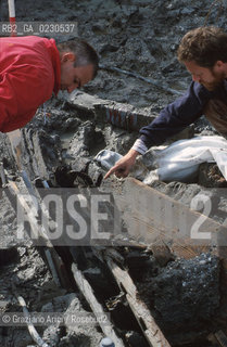 Nome:..BARENA SITO DI SAN MARCO IN BOCCALAMA....Localizzazione:..VENEZIA /  LAGUNA SUD..VENICE /  THE SOUTH LAGOON..Soggetto:..RICERCHE SUBACQUEEE / IDRA / CONSORZIO VENEZIA NUOVA / LAVORI DI RILEVAZIONE E MESSA IN ASCIUTTO DELLAREA DELLANTICA ISOLA E  DELLE DUE IMBARCAZIONI / GALEA / RASCONA / ARCHEOLOGIA..Cronologia:..1300 / XIV SECOLO....Autore:......Stile:......Editori Stampatori:......Committenza:......Materia e Tecnica:......Collocazione:......Note:....Riproduzione Fotografica:..Graziano Arici/Rosebud2 ...Copyright:..Graziano Arici / rosebud2/....Data:..2001....Costo:..A....Key:..ISOLE ABBANDONATE..UNINHABITED ISLANDS