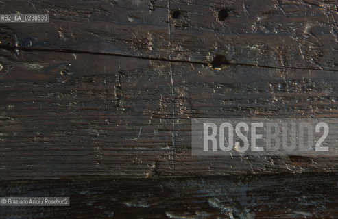 Nome:..BARENA SITO DI SAN MARCO IN BOCCALAMA....Localizzazione:..VENEZIA /  LAGUNA SUD..VENICE /  THE SOUTH LAGOON..Soggetto:..RICERCHE SUBACQUEEE / IDRA / CONSORZIO VENEZIA NUOVA / LAVORI DI RILEVAZIONE E MESSA IN ASCIUTTO DELLAREA DELLANTICA ISOLA E  DELLE DUE IMBARCAZIONI / GALEA / RASCONA / ARCHEOLOGIA ..Cronologia:..1300 / XIV SECOLO....Autore:......Stile:......Editori Stampatori:......Committenza:......Materia e Tecnica:......Collocazione:......Note:....Riproduzione Fotografica:..Graziano Arici/Rosebud2 ...Copyright:..Graziano Arici / rosebud2/....Data:..2001....Costo:..A....Key:..ISOLE ABBANDONATE..UNINHABITED ISLANDS