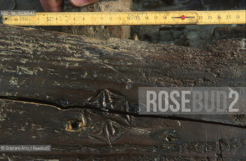 Nome:..BARENA SITO DI SAN MARCO IN BOCCALAMA....Localizzazione:..VENEZIA /  LAGUNA SUD..VENICE /  THE SOUTH LAGOON..Soggetto:..RICERCHE SUBACQUEEE / IDRA / CONSORZIO VENEZIA NUOVA / LAVORI DI RILEVAZIONE E MESSA IN ASCIUTTO DELLAREA DELLANTICA ISOLA E  DELLE DUE IMBARCAZIONI / GALEA / RASCONA / ARCHEOLOGIA ..Cronologia:..1300 / XIV SECOLO....Autore:......Stile:......Editori Stampatori:......Committenza:......Materia e Tecnica:......Collocazione:......Note:....Riproduzione Fotografica:..Graziano Arici/Rosebud2 ...Copyright:..Graziano Arici / rosebud2/....Data:..2001....Costo:..A....Key:..ISOLE ABBANDONATE..UNINHABITED ISLANDS