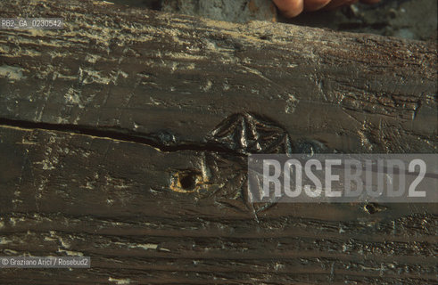 Nome:..BARENA SITO DI SAN MARCO IN BOCCALAMA....Localizzazione:..VENEZIA /  LAGUNA SUD..VENICE /  THE SOUTH LAGOON..Soggetto:..RICERCHE SUBACQUEEE / IDRA / CONSORZIO VENEZIA NUOVA / LAVORI DI RILEVAZIONE E MESSA IN ASCIUTTO DELLAREA DELLANTICA ISOLA E  DELLE DUE IMBARCAZIONI / GALEA / RASCONA / ARCHEOLOGIA ..Cronologia:..1300 / XIV SECOLO....Autore:......Stile:......Editori Stampatori:......Committenza:......Materia e Tecnica:......Collocazione:......Note:....Riproduzione Fotografica:..Graziano Arici/Rosebud2 ...Copyright:..Graziano Arici / rosebud2/....Data:..2001....Costo:..A....Key:..ISOLE ABBANDONATE..UNINHABITED ISLANDS