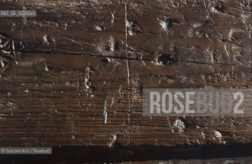 Nome:..BARENA SITO DI SAN MARCO IN BOCCALAMA....Localizzazione:..VENEZIA /  LAGUNA SUD..VENICE /  THE SOUTH LAGOON..Soggetto:..RICERCHE SUBACQUEEE / IDRA / CONSORZIO VENEZIA NUOVA / LAVORI DI RILEVAZIONE E MESSA IN ASCIUTTO DELLAREA DELLANTICA ISOLA E  DELLE DUE IMBARCAZIONI / GALEA / RASCONA / ARCHEOLOGIA ..Cronologia:..1300 / XIV SECOLO....Autore:......Stile:......Editori Stampatori:......Committenza:......Materia e Tecnica:......Collocazione:......Note:....Riproduzione Fotografica:..Graziano Arici/Rosebud2 ...Copyright:..Graziano Arici / rosebud2/....Data:..2001....Costo:..A....Key:..ISOLE ABBANDONATE..UNINHABITED ISLANDS