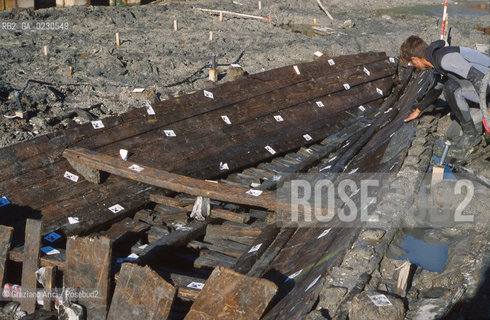 Nome:..BARENA SITO DI SAN MARCO IN BOCCALAMA....Localizzazione:..VENEZIA /  LAGUNA SUD..VENICE /  THE SOUTH LAGOON..Soggetto:..RICERCHE SUBACQUEEE / IDRA / CONSORZIO VENEZIA NUOVA / LAVORI DI RILEVAZIONE E MESSA IN ASCIUTTO DELLAREA DELLANTICA ISOLA E  DELLE DUE IMBARCAZIONI / GALEA / RASCONA / ARCHEOLOGIA ..Cronologia:..1300 / XIV SECOLO....Autore:......Stile:......Editori Stampatori:......Committenza:......Materia e Tecnica:......Collocazione:......Note:....Riproduzione Fotografica:..Graziano Arici/Rosebud2 ...Copyright:..Graziano Arici / rosebud2/....Data:..2001....Costo:..A....Key:..ISOLE ABBANDONATE..UNINHABITED ISLANDS