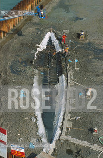 Nome:..BARENA SITO DI SAN MARCO IN BOCCALAMA....Localizzazione:..VENEZIA /  LAGUNA SUD..VENICE /  THE SOUTH LAGOON..Soggetto:..RICERCHE SUBACQUEEE / IDRA / CONSORZIO VENEZIA NUOVA / LAVORI DI RILEVAZIONE E MESSA IN ASCIUTTO DELLAREA DELLANTICA ISOLA E  DELLE DUE IMBARCAZIONI / GALEA / RASCONA / ARCHEOLOGIA ..Cronologia:..1300 / XIV SECOLO....Autore:......Stile:......Editori Stampatori:......Committenza:......Materia e Tecnica:......Collocazione:......Note:....Riproduzione Fotografica:..Graziano Arici/Rosebud2 ...Copyright:..Graziano Arici / rosebud2/....Data:..2001....Costo:..A....Key:..ISOLE ABBANDONATE..UNINHABITED ISLANDS