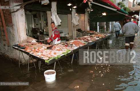 HIGH TIDE IN VENICE - 14/ 11/ 01 ©Graziano Arici/Rosebud2  ALTA MAREA / ACQUA ALTA / RIALTO