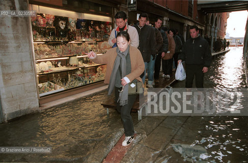 HIGH TIDE IN VENICE - 14/ 11/ 01 ©Graziano Arici/Rosebud2  ALTA MAREA / ACQUA ALTA