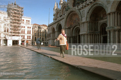 HIGH TIDE IN VENICE - 14/ 11/ 01 ©Graziano Arici/Rosebud2  ALTA MAREA / ACQUA ALTA / SAN MARCO