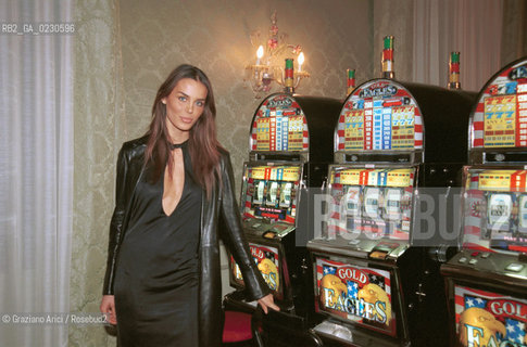 LA SHOW GIRL NINA MORIC AL CASINO DI VENEZIA  - © 2001 Graziano Arici/Rosebud2