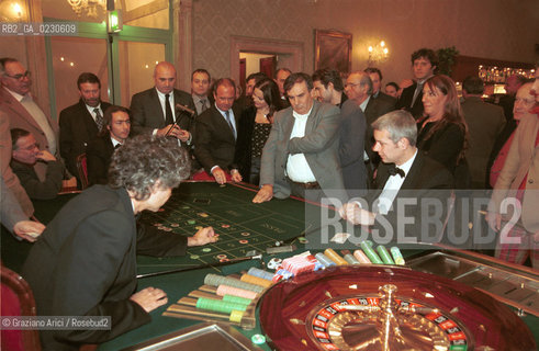 LATTRICE ORNALLA MUTI CON LAMMINISTRATORE DELEGATO  DEL CASINO DI VENEZIA, GIANNI CORRADINI  - © 2001 Graziano Arici/Rosebud2
