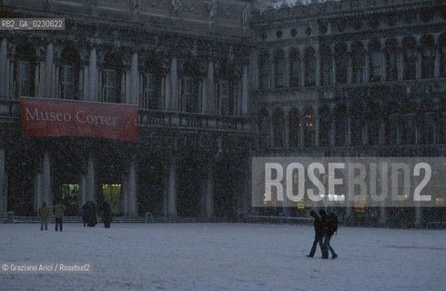 Localizzazione:..VENEZIA / S. MARCO..Oggetto:..Soggetto:..NEVE IN PIAZZA SAN MARCO ..Cronologia: ....Definizione Culturale:..   Autore:....   Stile:..   Editori/Stampatori:..   Committenza:..Materia e Tecnica:....Collocazione:..Note:..INVERNO..Riproduzione Fotografica:..Copyright:..Graziano Arici/Rosebud2 .Data:..2001..Costo:..A