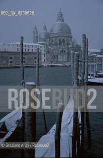 Localizzazione:..VENEZIA / DORSODURO..Oggetto:..Soggetto:..NEVE PUNTA DELLA DOGANA SALUTE..Cronologia: ....Definizione Culturale:..   Autore:....   Stile:..   Editori/Stampatori:..   Committenza:..Materia e Tecnica:....Collocazione:..Note:..INVERNO..Riproduzione Fotografica:..Copyright:..Graziano Arici/Rosebud2 .Data:..2001..Costo:..A