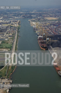 PORTOMARGHERA © 2002 Graziano Arici/Rosebud2 / FOTO AEREA / INDUSTRIA / CANALE