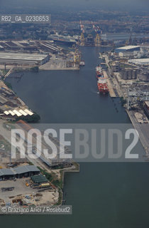 PORTOMARGHERA © 2002 Graziano Arici/Rosebud2 / FOTO AEREA / INDUSTRIA / CANALE