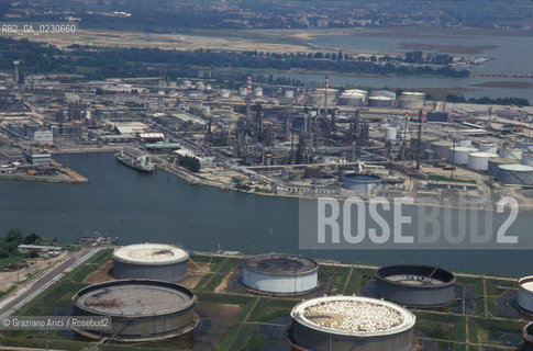 PORTOMARGHERA © 2002 Graziano Arici/Rosebud2 / FOTO AEREA / INDUSTRIA / CANALE / PETROLCHIMICO