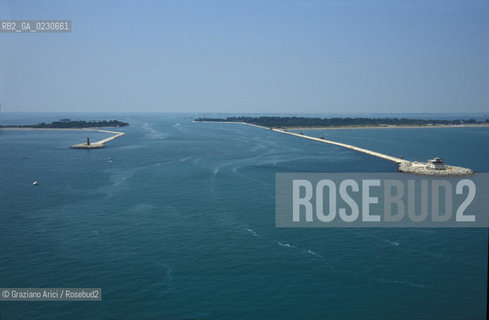 BOCCA DI PORTO DI MALAMOCCO © 2002 Graziano Arici/Rosebud2 / FOTO AEREA / FARO /