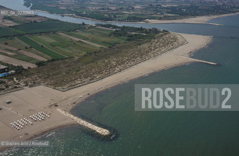 CHIOGGIA : ISOLA VERDE © 2002 Graziano Arici/Rosebud2 / FOTO AEREA / SPIAGGIA / FOCE FIUME BRENTA