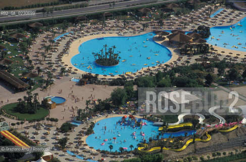 JESOLO : PARCO DI DIVERTIMENTI -  © 2002 Graziano Arici/Rosebud2 / FOTO AEREA / PISCINA