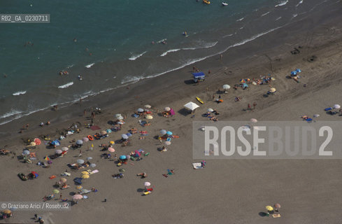 LIDO DEL CAVALLINO : SPIAGGIA -  © 2002 Graziano Arici/Rosebud2 / FOTO AEREA / PENNELLO