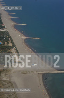 LIDO DEL CAVALLINO : SPIAGGIA -  © 2002 Graziano Arici/Rosebud2 / FOTO AEREA / PENNELLO
