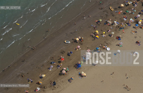 LIDO DEL CAVALLINO : SPIAGGIA -  © 2002 Graziano Arici/Rosebud2 / FOTO AEREA