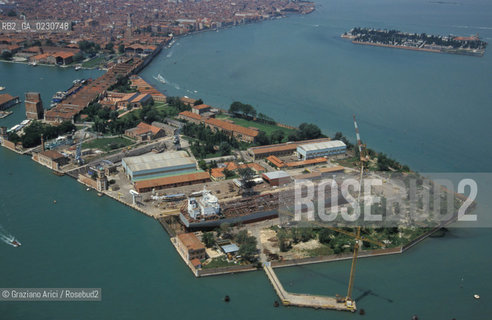 VENEZIA :ISOLA DI S.MICHELE E ARSENALE - BACINI DI CARENAGGIO   -  © 2002 Graziano Arici/Rosebud2 / FOTO AEREA / ARCHEOLOGIA INDUSTRIALE