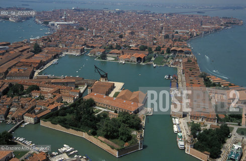 VENEZIA :ARSENALE - GRANDE DARSENA   -  © 2002 Graziano Arici/Rosebud2 / FOTO AEREA / ARCHEOLOGIA INDUSTRIALE