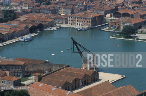 VENEZIA :ARSENALE - GRANDE DARSENA   -  © 2002 Graziano Arici/Rosebud2 / FOTO AEREA / ARCHEOLOGIA INDUSTRIALE