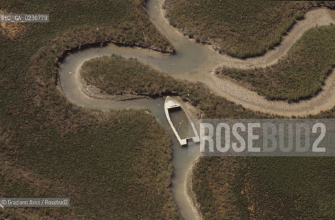 LAGUNA NORD - ISOLA DEL LAZZARETTO NUOVO  -  © 2002 Graziano Arici/Rosebud2 / FOTO AEREA / ISOLA ABBANDONATA / BARENA / BARCA