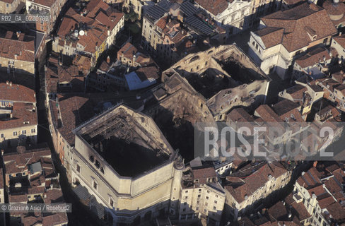 Nome: .GRAN TEATRO LA FENICE.Descrizione: .DOPO LINCENDIO / VENEZIA.Credit: .Graziano Arici/Rosebud2/.Costo: .A.Nazione: .ITALIA.Città: .VENEZIA.Data: .31/01/1996