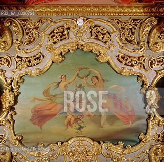 Nome: .GRAN TEATRO LA FENICE.Descrizione: .DECORAZIONI DEL SOFFITTO  DEL PALCO REALE / VENEZIA.Credit: .Graziano Arici/Rosebud2/.Costo: .A.Nazione: .ITALIA.Città: .VENEZIA.Data: .1985 ca.