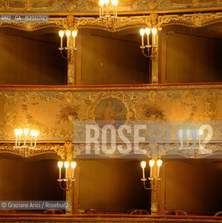 Nome: .GRAN TEATRO LA FENICE.Descrizione: .DECORAZIONI DEI PALCHI / VENEZIA.Credit: .Graziano Arici/Rosebud2/.Costo: .A.Nazione: .ITALIA.Città: .VENEZIA.Data: .1985 ca.