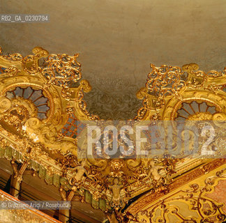 Nome: .GRAN TEATRO LA FENICE.Descrizione: .DECORAZIONI DEL SOFFITTO / VENEZIA.Credit: .Graziano Arici/Rosebud2/.Costo: .A.Nazione: .ITALIA.Città: .VENEZIA.Data: .1985 ca.