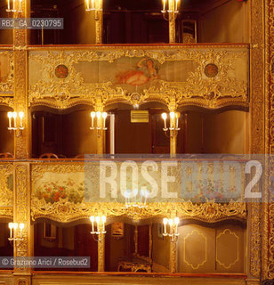 Nome: .GRAN TEATRO LA FENICE.Descrizione: .DECORAZIONI DEI PALCHI / VENEZIA.Credit: .Graziano Arici/Rosebud2/.Costo: .A.Nazione: .ITALIA.Città: .VENEZIA.Data: .1985 ca.