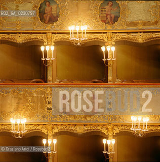 Nome: .GRAN TEATRO LA FENICE.Descrizione: .DECORAZIONI DEI PALCHI / VENEZIA.Credit: .Graziano Arici/Rosebud2/.Costo: .A.Nazione: .ITALIA.Città: .VENEZIA.Data: .1985 ca.