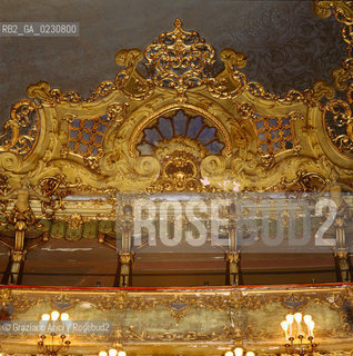 Nome: .GRAN TEATRO LA FENICE.Descrizione: .DECORAZIONI DEL SOFFITTO/ VENEZIA.Credit: .Graziano Arici/Rosebud2/.Costo: .A.Nazione: .ITALIA.Città: .VENEZIA.Data: .1985 ca.